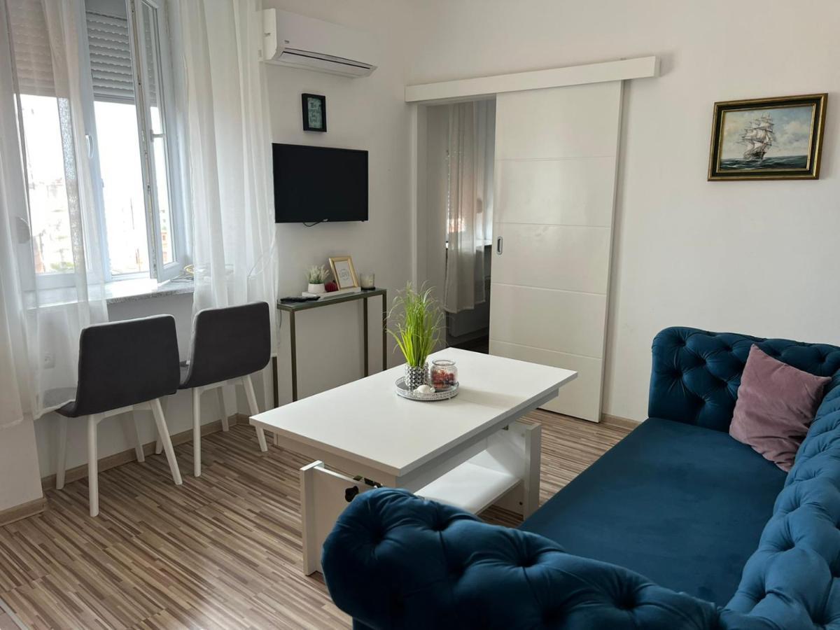 Apartman Emova Apartment Pula Exterior photo